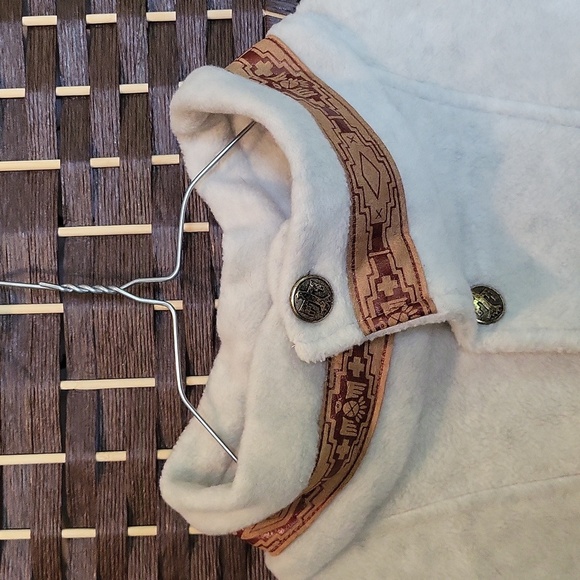 Vancouver Cream Pullover Fleece - Picture 5 of 9